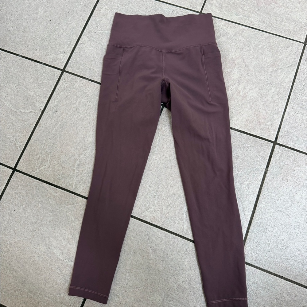 Athleta 7/8 salutation legging with pockets